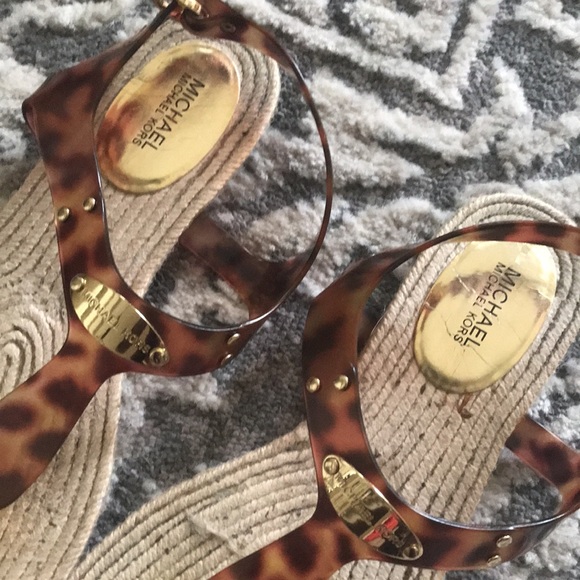 Michael kors thong sandals - Picture 2 of 5